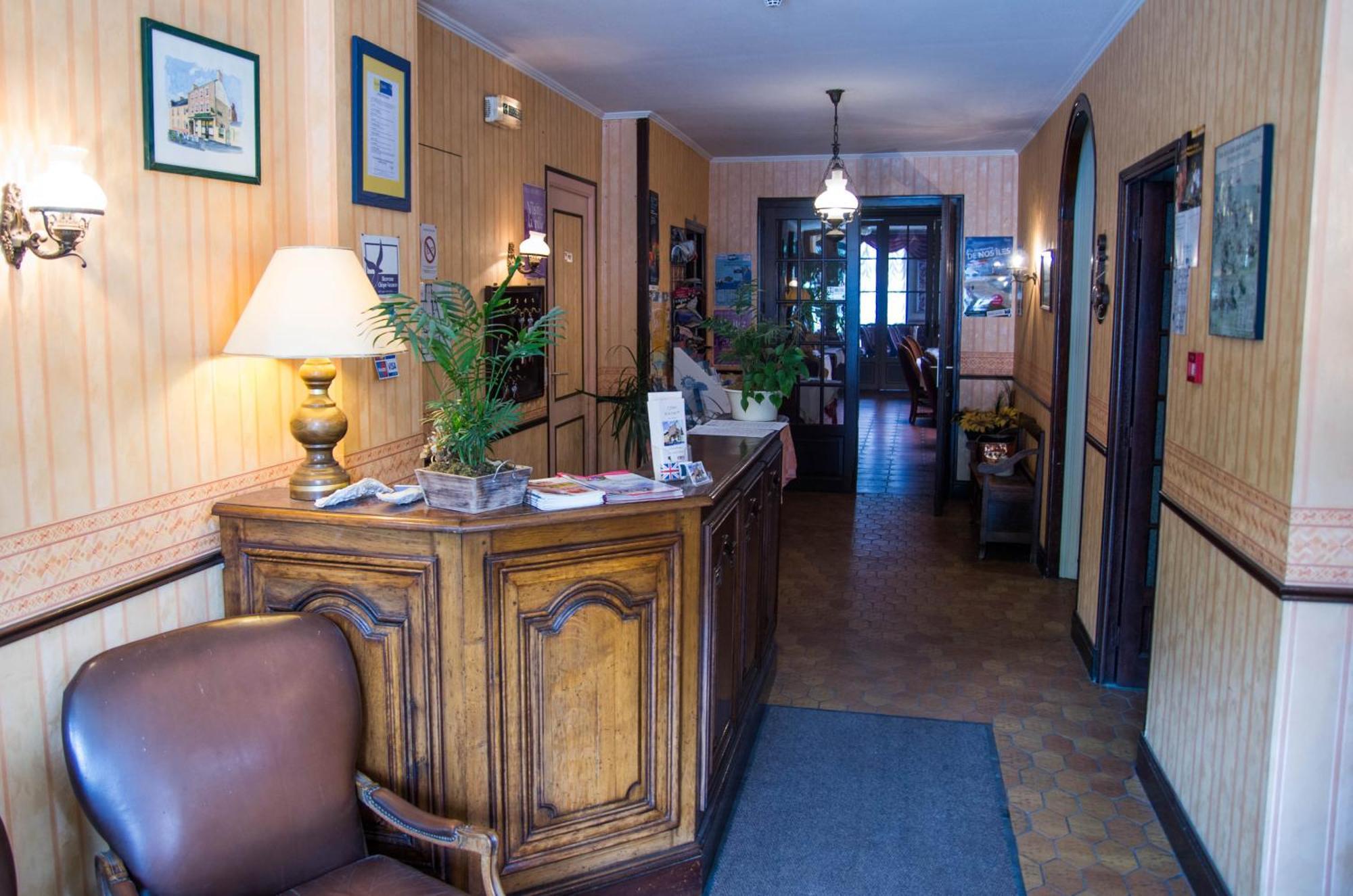 Hotel De La Gare Доль-де-Бретань Экстерьер фото